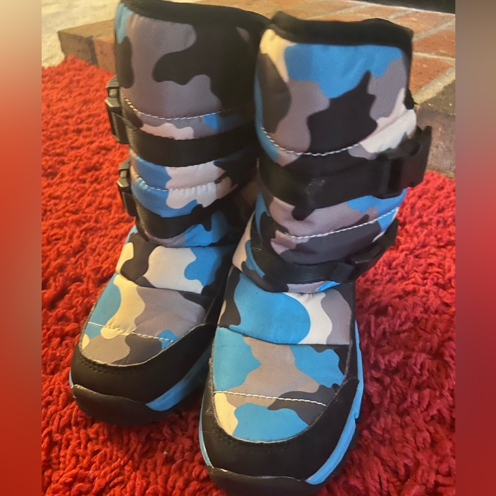 Kids Snow Boots NWOT